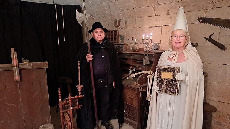 Helga und Lothar Seelmann freuen sich auf das neue Veranstaltungsformat „Lichtenfelser Sagenschatz“ im Sandsteingewölbekeller.