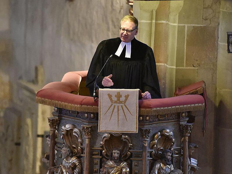 Pfarrer Udo Schmoll aus Königsberg (Foto) und Pfarrer Peter Hohlweg gestalteten den Gottesdienst zusammen mit der Kirchenmusik in den Haßbergen.