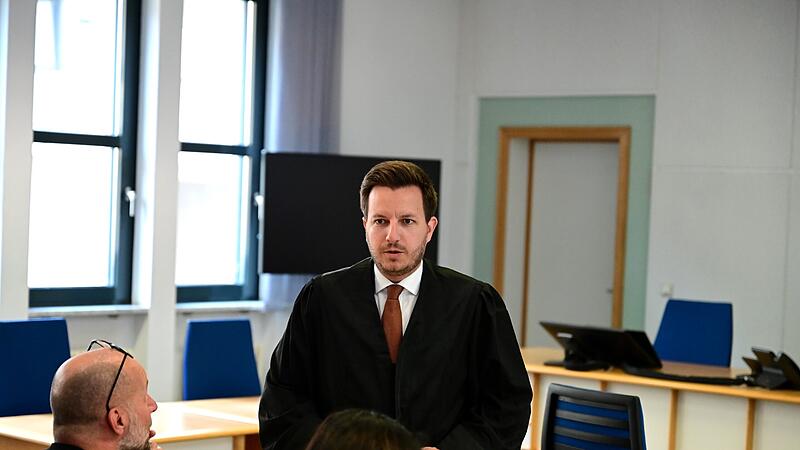 Rechtsanwalt Jörg Schwengler aus Bamberg im Gespräch mit der Jugendgerichtshilfe