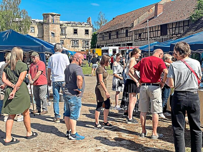 Das erste Schlossfest in Ebelsbach zog viele G&auml;ste an.