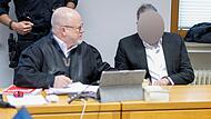 Kai K. (rechts) im Gespräch mit einem seiner Anwälte. Dem 42-Jährigen wird vorgeworfen, eine Frau vergewaltigt, geschlagen und gewürgt zu haben.