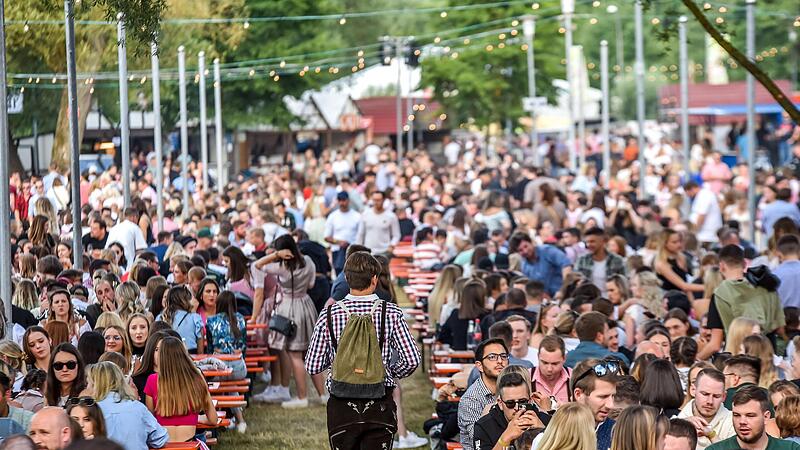 Full House unter freiem Himmel: Das Sander Altmain-Weinfest zieht jährlich bis zu 12.000 Besucher an – da muss auch das kulinarische Angebot breit gefächert sein, um jeden Geschmack zu bedienen.