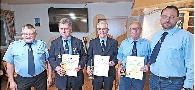 Ehrung Schie&szlig;warte KSK Untererthal: Hermann Desch (ehemaliger Vorsitzender), Klaus Lutz, Herbert Baus, Wolfgang Hofmann, Andreas Mecke (neuer Vorsitzender).