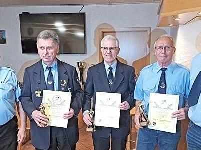 Ehrung Schie&szlig;warte KSK Untererthal: Hermann Desch (ehemaliger Vorsitzender), Klaus Lutz, Herbert Baus, Wolfgang Hofmann, Andreas Mecke (neuer Vorsitzender).