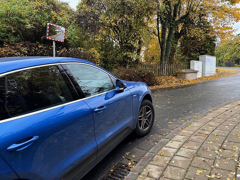 An dieser Engstelle im Forstweg kommt es öfter zum Stau.