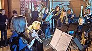Das Kidsorchester unter der Leitung der Eva Löffler eröffnete das 75-minütige Konzert zum „Mistelfelder Advent“.