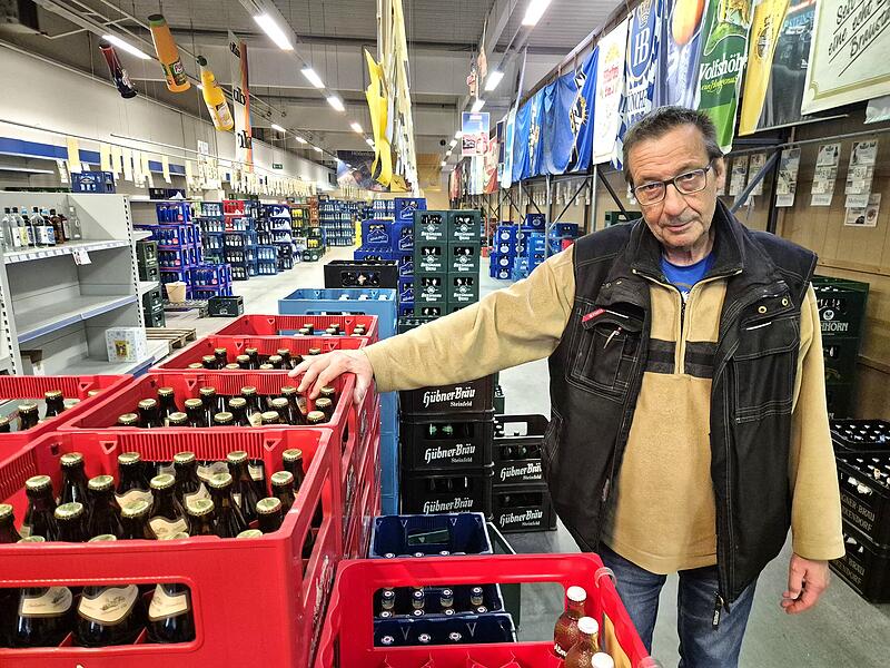 Im Aquatron Getr&auml;nkemarkt in Bamberg hat Inhaber Achim Neukel eine &uuml;ppige Bierauswahl.