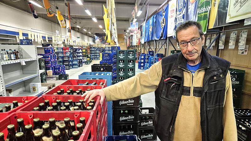 Im Aquatron Getränkemarkt in Bamberg hat Inhaber Achim Neukel eine üppige Bierauswahl. Im Aquatron Getränkemarkt in Bamberg hat Inhaber Achim Neukel eine üppige Bierauswahl.