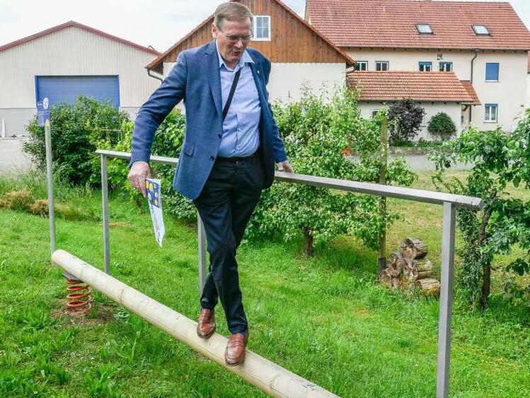 B&uuml;rgermeister Wolfgang Seifert hat sich mit seiner Gemeinde W&uuml;lfershausen f&uuml;r "Eubeko" beworben. Ein Ergebnis ist die "Bewegte Dorfrunde", eine Art Parcours quer durch den Ort.