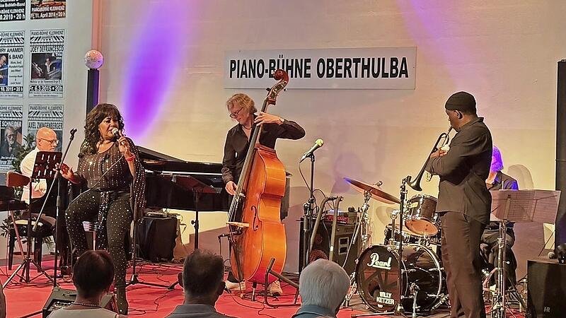 Deborah Woodson & Willy Ketzer Band sind am Samstag, 4. Juli, wieder auf der Piano-Bühne Oberthulba zu Gast. Deborah Woodson & Willy Ketzer Band sind am Samstag, 4. Juli, wieder auf der Piano-Bühne Oberthulba zu Gast.