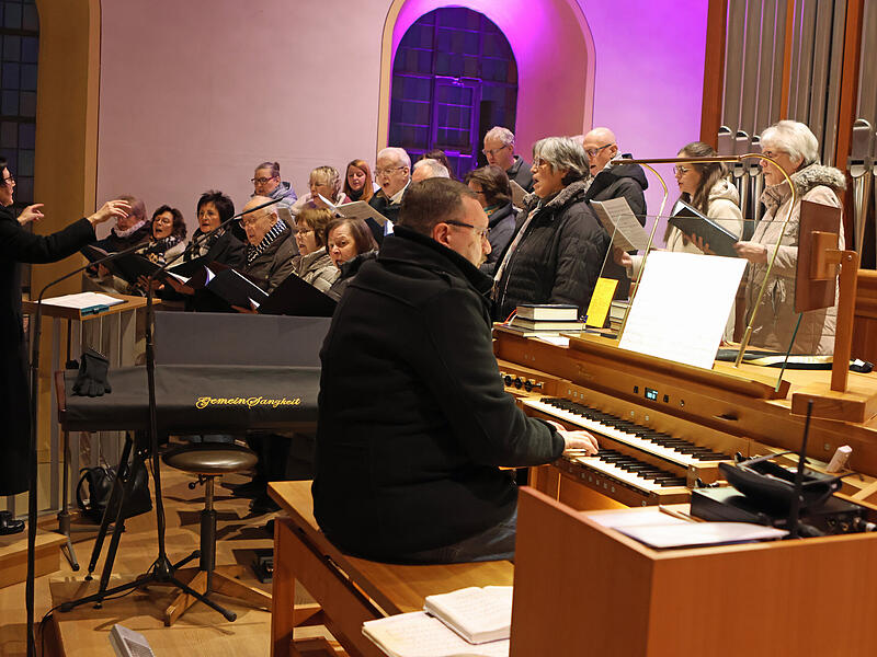 Vor 20 Jahren ist die Rieger-Orgel  angeschafft und von Regionaldekan G&uuml;nter H&uuml;bner geweiht worden.