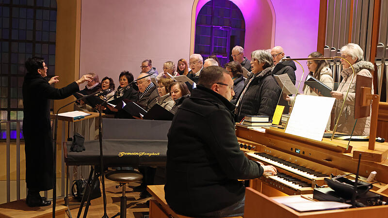 Vor 20 Jahren ist die Rieger-Orgel  angeschafft und von Regionaldekan G&uuml;nter H&uuml;bner geweiht worden.