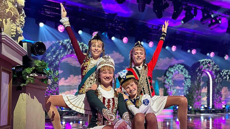 Die vier Solistinnen der Tanzsportgarde Coburger Mohr treten am Freitag bei der Fernsehsendung &bdquo;Fassnacht in Franken&ldquo; auf.