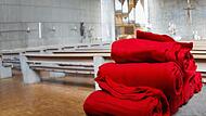 Vielleicht wird im Winter neben dem Gesangbuch auch eine Decke für den Gottesdienst notwendig.