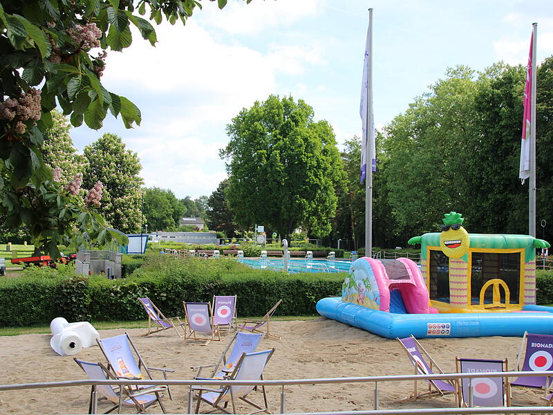 Schwimmbad, Gr&uuml;nfl&auml;che, Freibad