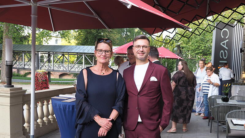 Claudia Böhm ist Chefin der bayerischen Spielbanken Claudia Böhm freute sich über die Neueröffnung des Restaurants in der Bad Kissinger Spielbank. Hier steht sie neben Wirtschaftsförderer Sebastian Bünner.