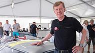 Die Rallye-Legende Walter Röhrl wird am 2. Juni auf der Messe Abenteuer & Allrad 2024 aus seinem Leben erzählen, Fragen beantworten und Autogramme geben. Die Rallye-Legende Walter Röhrl wird am 2. Juni auf der Messe Abenteuer & Allrad 2024 aus seinem Leben erzählen, Fragen beantworten und Autogramme geben.