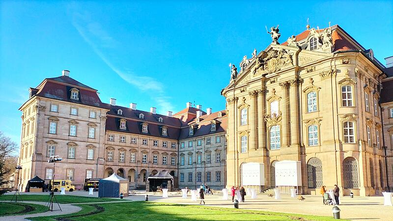 Bei strahlendem Sonnenschein hielt sich der Andrang auf die Adventsveranstaltung im Schloss nachmittags noch in Grenzen.