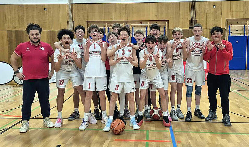 Gro&szlig;e Freude bei der U16, die dem Jugend-Leistungskonzept des TTL Bamberg den ersten gro&szlig;en Erfolg beschert: Zusammen mit dem Freak City e.V. vertreten sie die Bamberger Farben bei der Bayerischen Meisterschaft in M&uuml;nchen.