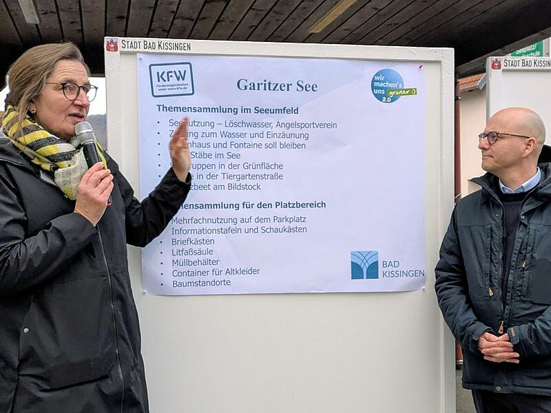Stadt investiert halbe Million in Umgestaltung des Garitzer Sees Bauamtsleiterin Christine Schwind erläutert mit Oberbürgermeister Dr. Dirk Vogel erste Änderungswünsche aus der Einwohnerschaft zur Verschönerung des Geländes am Garitzer See.