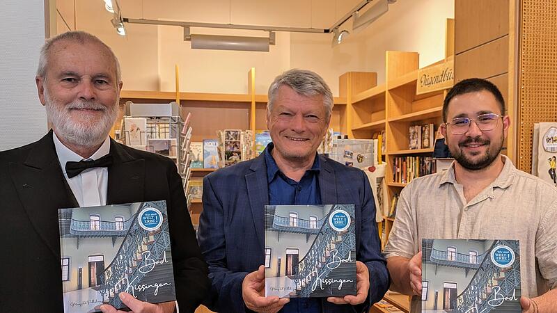 Rainer Lös präsentiert sein neues Buch Autor Rainer Lös (Raymund Müller, Mitte) präsentierte sein neues Buch gemeinsam mit Fotograf Patrick Horn (rechts) und dem Schriftsteller Theodor Fontane (Rainer Hauck).