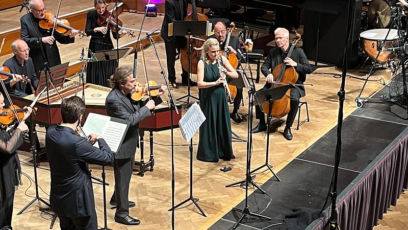 Kissinger Sommer: Berliner Barocksolisten Die Berliner Barocksolisten auf der Bühne des Max-Littmann-Saals in Bad Kissingen.