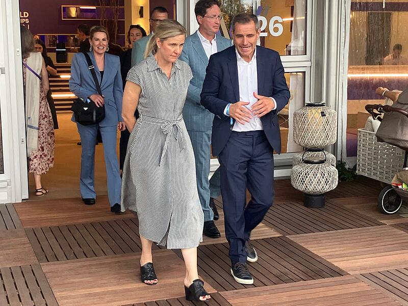 IOC-Präsidentin Kirsty Coventry besucht Reit-WM IOC-Präsidentin Kirsty Coventry besucht Reit-WM