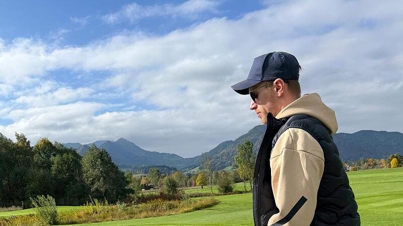Biathlet Johannes K&uuml;hn mit seiner Tochter