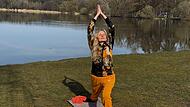 Der Dechsendorfer Weiher ist ihr Wohlf&uuml;hlort: Kultstylistin Vesna Kolman findet durch Yoga zu innerer Ruhe.