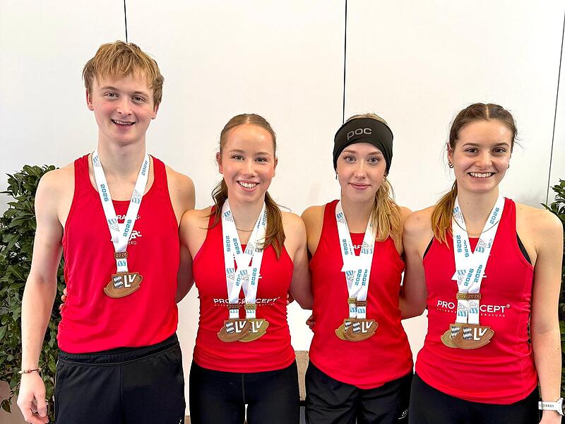 Die Medaillengewinner der LG Bamberg (von links):  Andreas G&uuml;&szlig;regen, Christina Betz, Marie Hauer und  Theresa Andersch