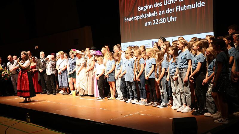 Unz&auml;hlige Akteure beteiligten sich beim Jubil&auml;umsspektakel.Forchheim & Fr&auml;nkische Schweiz