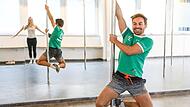 Den "Front Hook Spin" kriegt man auch als Anfänger einigermaßen hin.Forchheim & Fränkische Schweiz Den "Front Hook Spin" kriegt man auch als Anfänger einigermaßen hin.