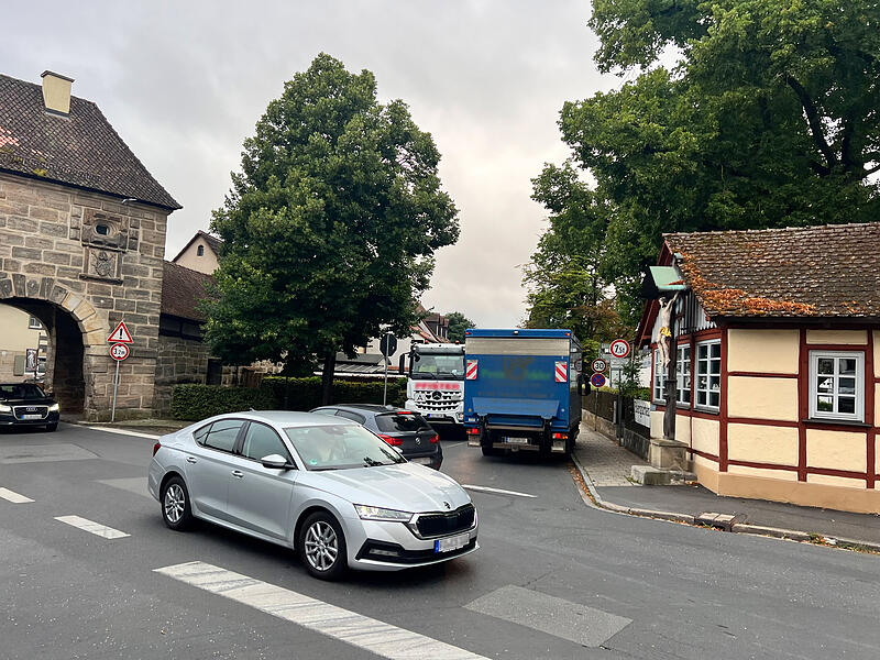 Durch den hohen Verkehr geh&ouml;rt die Engstelle am Forchheimer Tor zu den gef&auml;hrlichsten in Neunkirchen. Die geplante Westumfahrung soll Abhilfe schaffen, doch sie gef&auml;llt nicht jedem.