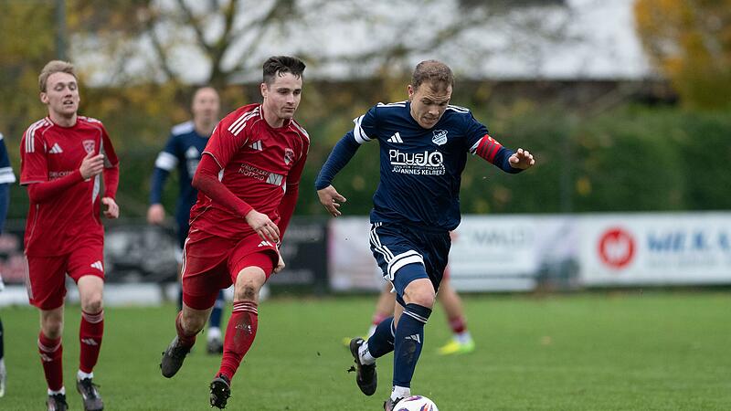 Der Dampfacher Luca Zeiß (rechts) im Vorwärtsgang. Auch im Heimspiel gegen den Tabellenletzten ASV Rimpar will die DJK den Ton angeben. Der Dampfacher Luca Zeiß (rechts) im Vorwärtsgang. Auch im Heimspiel gegen den Tabellenletzten ASV Rimpar will die DJK den Ton angeben.