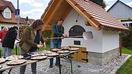Der Ofen wurde mit Flammkuchen eingeweiht.Forchheim & Fr&auml;nkische Schweiz