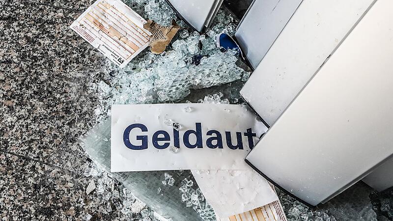 Zur&uuml;ck bleiben Scherben, Verw&uuml;stung und hoher Schaden: Geldautomatensprengungen wie hier in Kersbach gab es 2022 so viele wie noch nie.Forchheim & Fr&auml;nkische Schweiz
