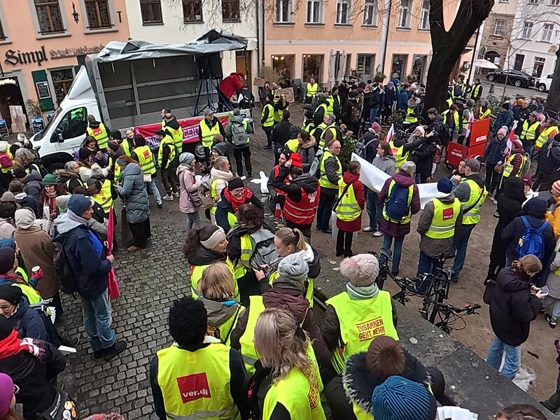 Warnstreik in Mittelfranken: Universit&auml;tsklinikums- und Hochschulmitarbeiter legen ihre Arbeit niederWarnstreik Erlangen