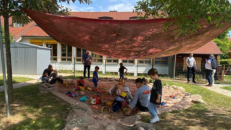 Die Küpser Kinder genießen ihren neuen Spielgarten.