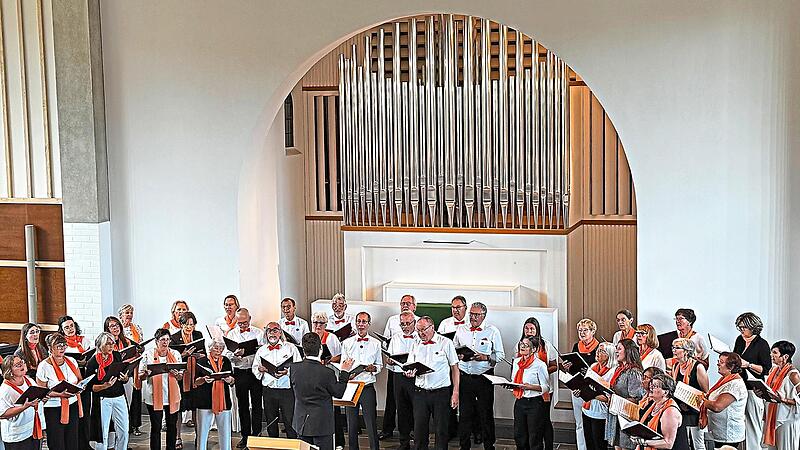 Der Volkschor Herzogenaurach unter Leitung von Patrick BullingerChristiane Brenner Der Volkschor Herzogenaurach unter Leitung von Patrick BullingerChristiane Brenner
