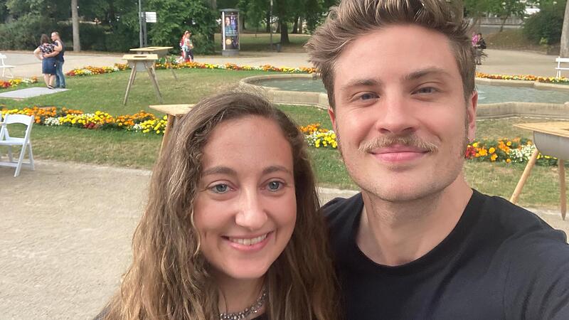 Redakteurin Charlotte Wittnebel-Schmitz und Schauspieler Jannik Schümann beim "Kissinger Sommer". Redakteurin Charlotte Wittnebel-Schmitz und Schauspieler Jannik Schümann beim "Kissinger Sommer".