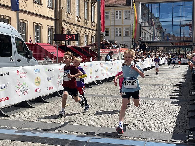 Weltkulturerbelauf 2025: Rund 1000 Sch&uuml;ler aus den 3. und 4. Klassen waren beim Bosch-Sch&uuml;lerlauf am Start.