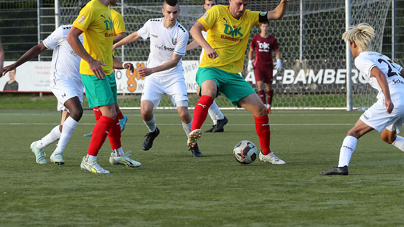 Simon Allgaier (Mitte) und die DJK Bamberg hielten im Schlussabschnitt dem Abtswinder Druck Stand.