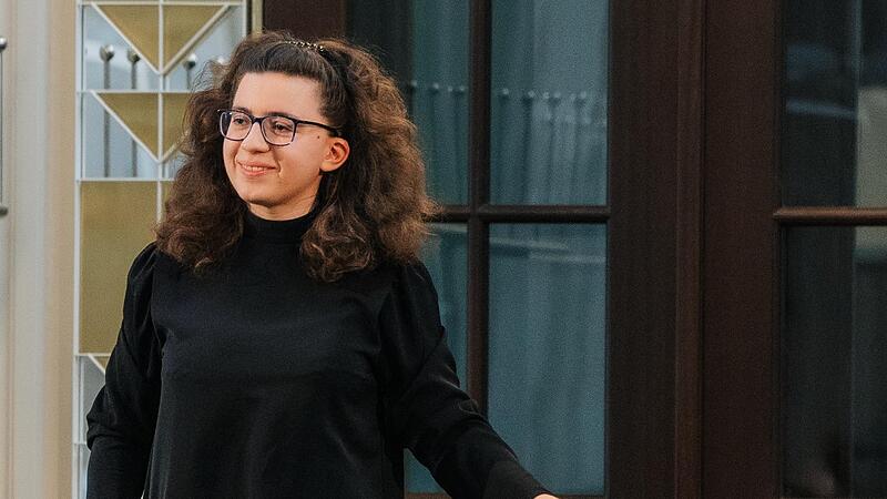 Die Pianistin Marie-Ange Nguci im Kurgartencaf&eacute;.