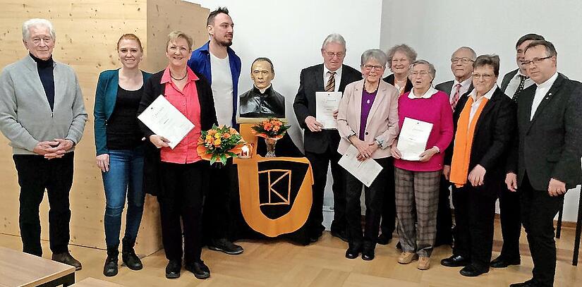 Di&ouml;zesanpr&auml;ses Burkhard Farrenkopf (r.) mit den geehrten Mitgliedern.