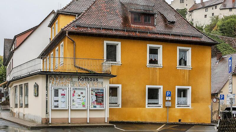 Das Rathaus in G&ouml;&szlig;weinstein in der Burgstra&szlig;e soll saniert und erweitert werden.