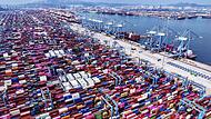 Ein Containerterminal in der ostchinesischen Provinz Shandong. Deutschland ist von Waren aus China abhängig.
