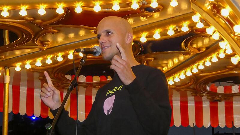Milow bei seinem Auftritt in Knetzgau im September 2021. Damals spielte er ein Akustik-Programm.
