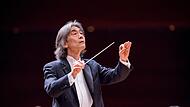 Stardirigent Kent Nagano wird am 2. Juli 2023 die Laien und die Profis beim einzigartigen Konzert im Bad Kissinger Kurgarten führen.
