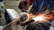 Auszubildender im KFZ-Handwerk Auszubildender im KFZ-Handwerk