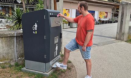Neuer Mülleimer Bad Kissingen Auf Fußdruck geht der Mülleimer auf.